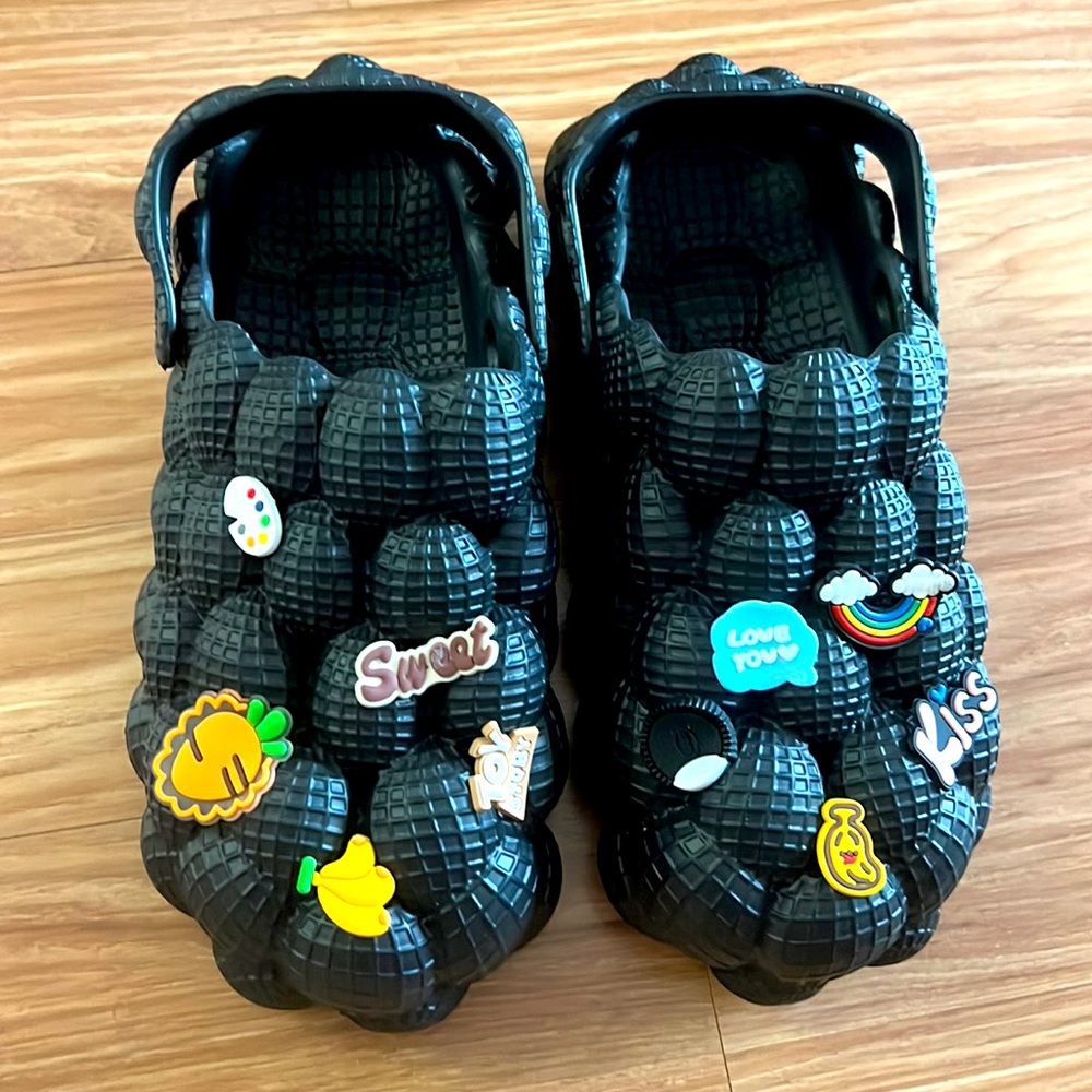 Bubble flip flops size 10
